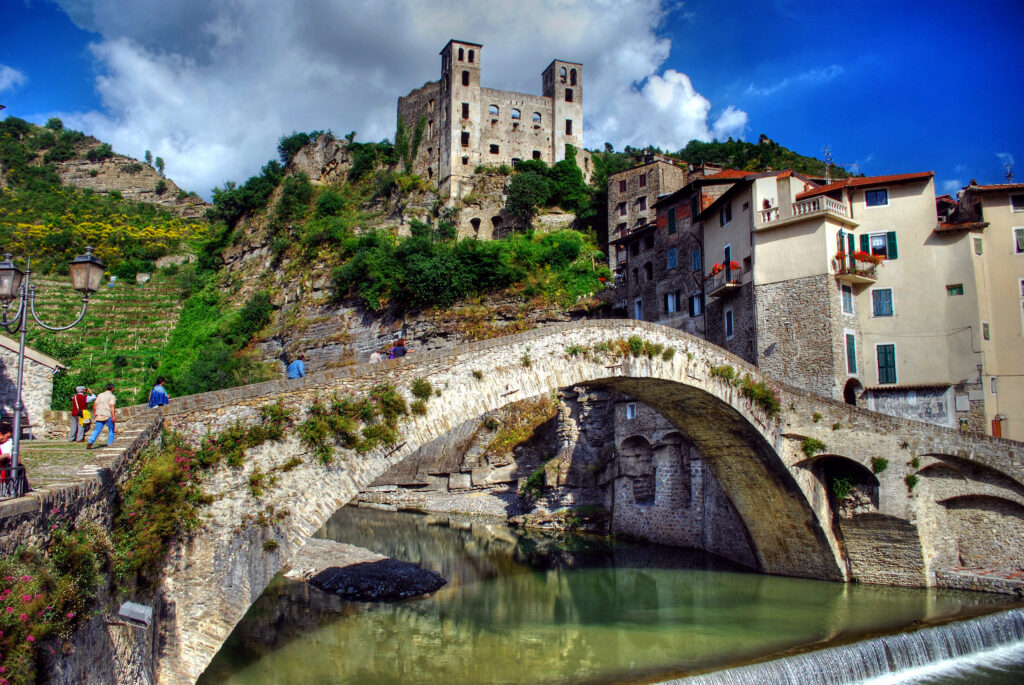 The Old Bridge of Dolceacqua painted by Monet is a masterpiece of elegance and harmony