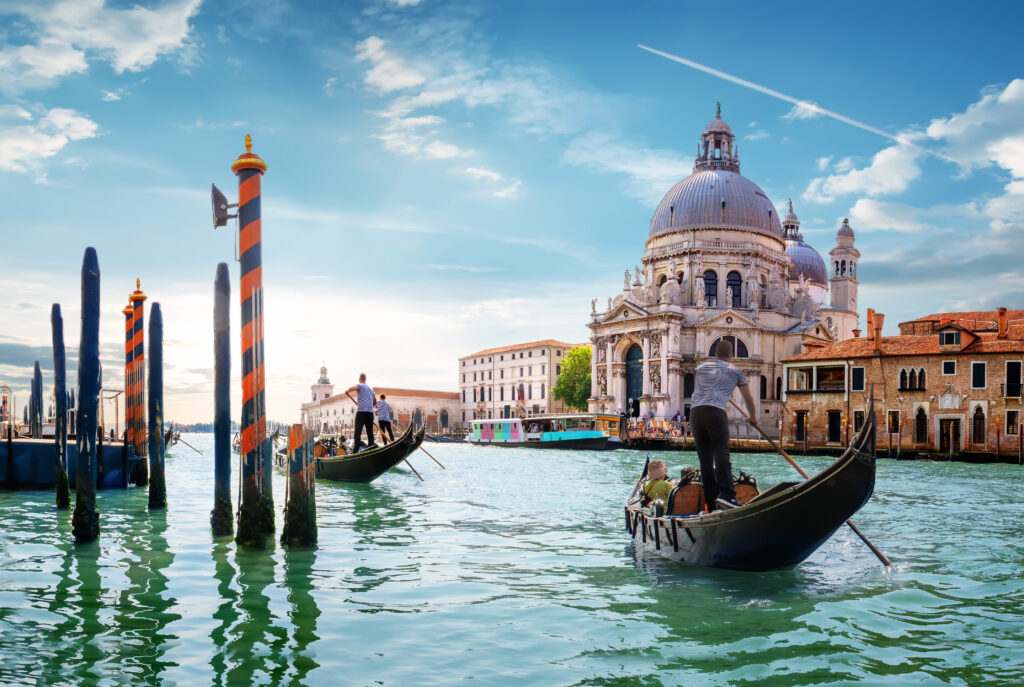 Plan a Gondola Ride during your incentive trip to Venice