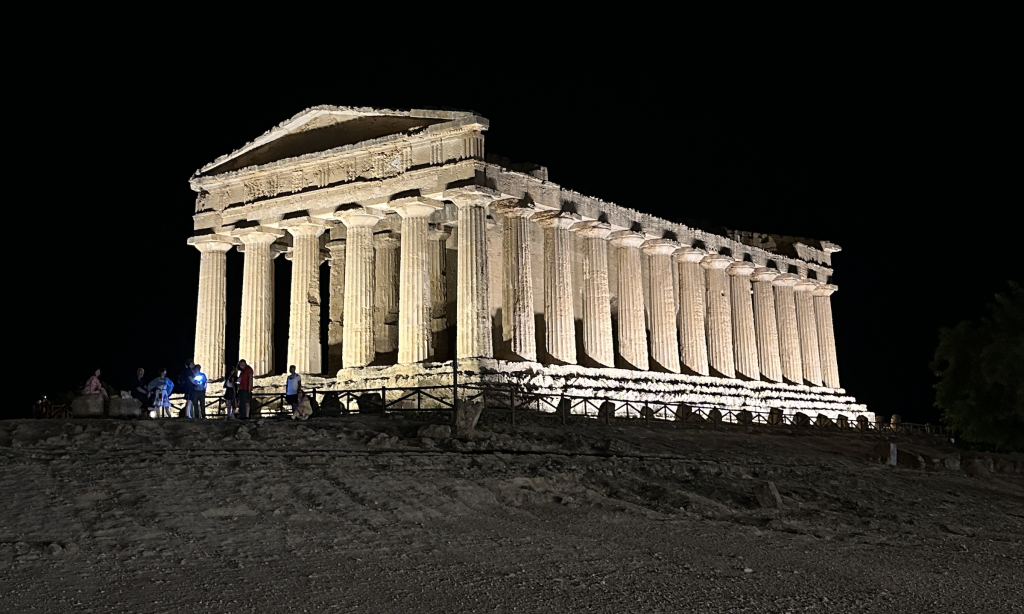 Valle Dei Templi Agrigento bei Nacht.