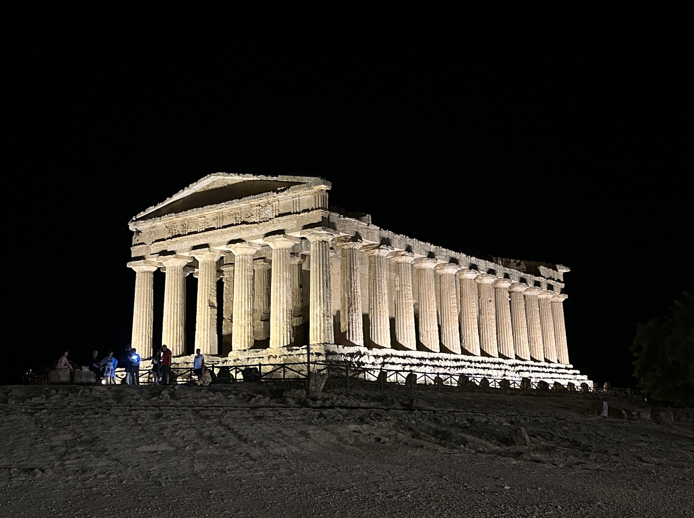 Valle Dei Templi Agrigento bei Nacht.