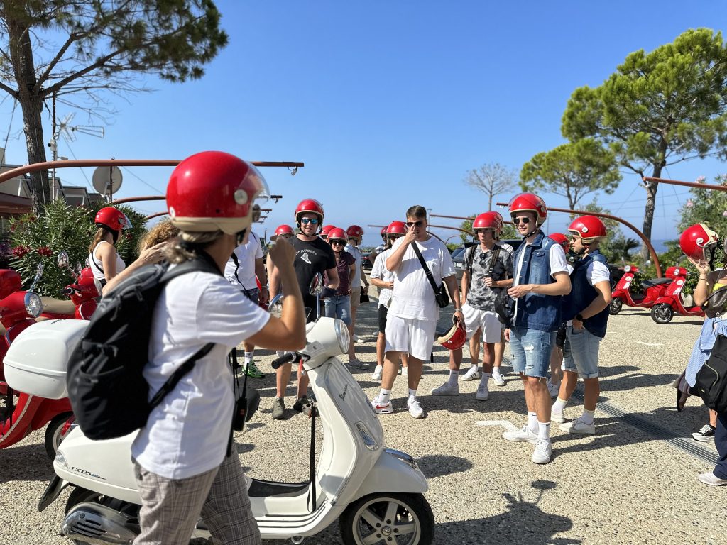 Team Akitivitä Vespa Tour