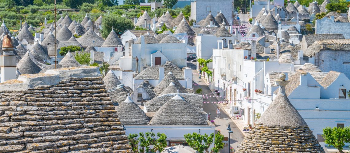 Die Stadt Alberobello in Apulien, Italien.