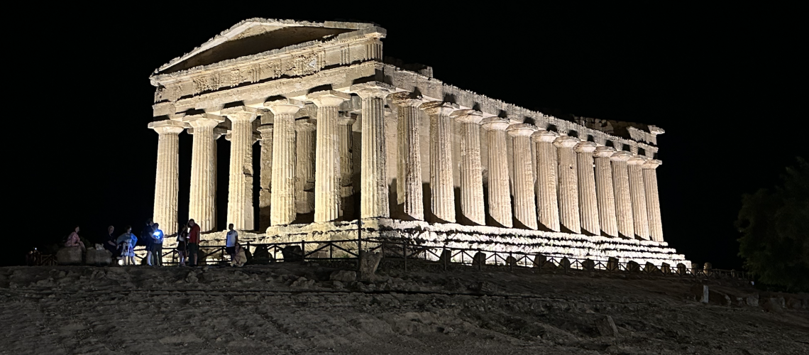 Valle Dei Templi Agrigento bei Nacht.