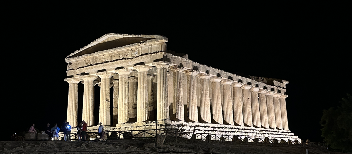 Valle Dei Templi Agrigento bei Nacht.