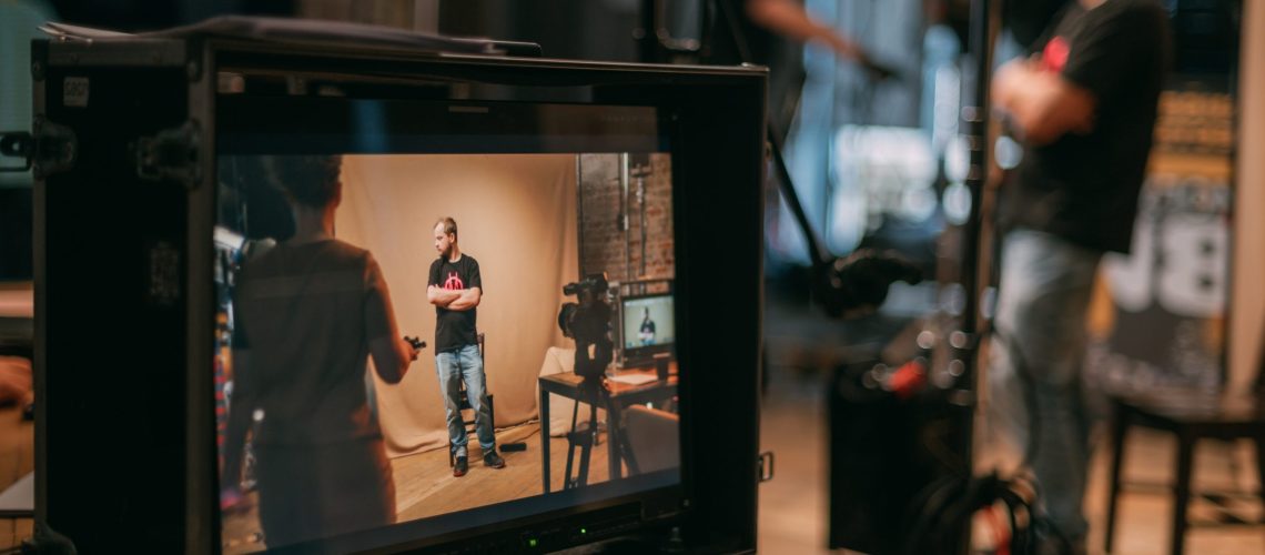 Filmset, Studio mit Kamera und Monitor.